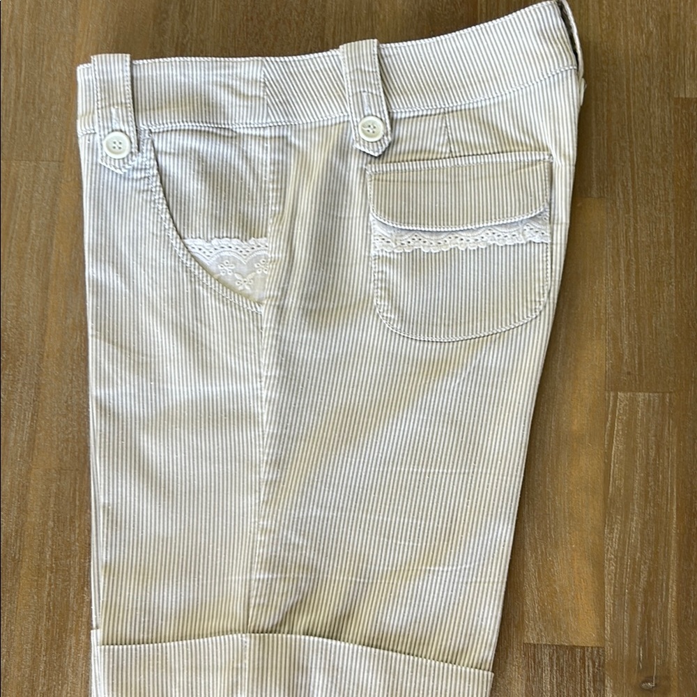 Guess Women's Striped Shorts - Cream and White